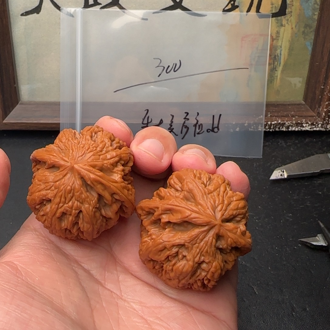 重***d吊坠文玩核桃43粗筋300