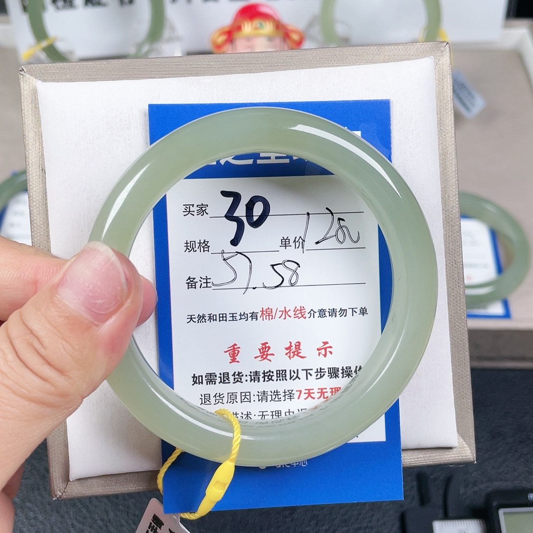 和田玉手镯未镶嵌