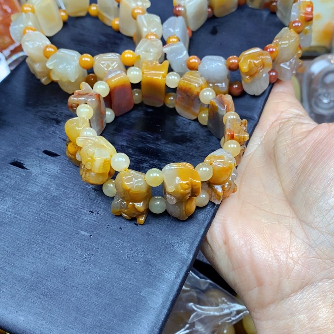 石英质玉（黄龙玉）颈饰9K金镶嵌