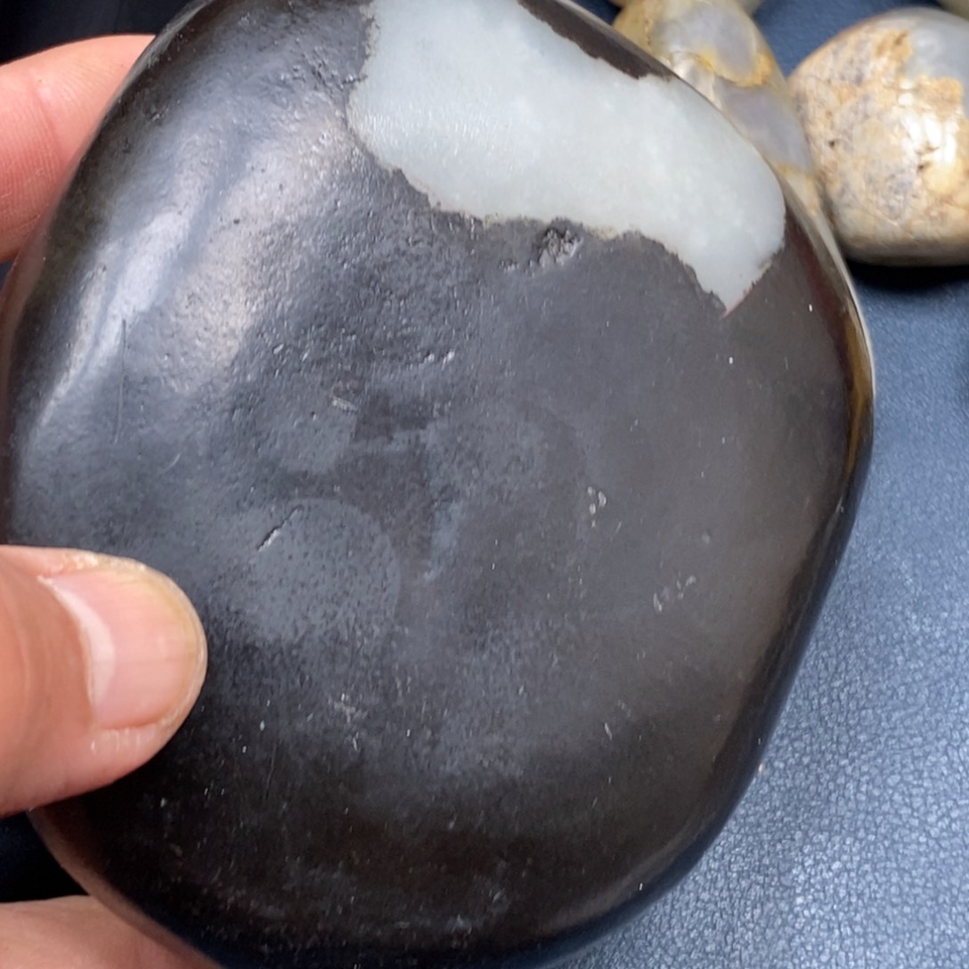 和田玉挂件足铂镶嵌