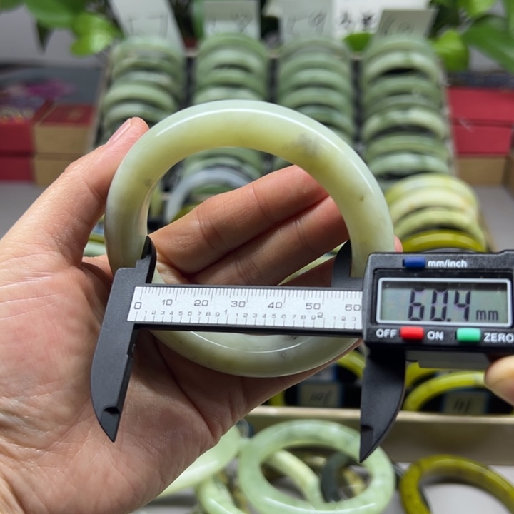 蛇纹石玉未镶嵌手镯89