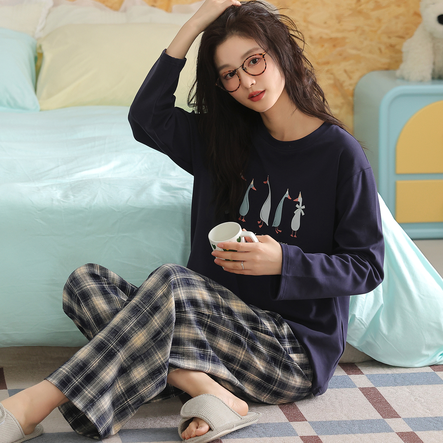 卡之恋女秋冬季新款藏青格子长袖40支紧赛精梳双面纯棉可外穿居服