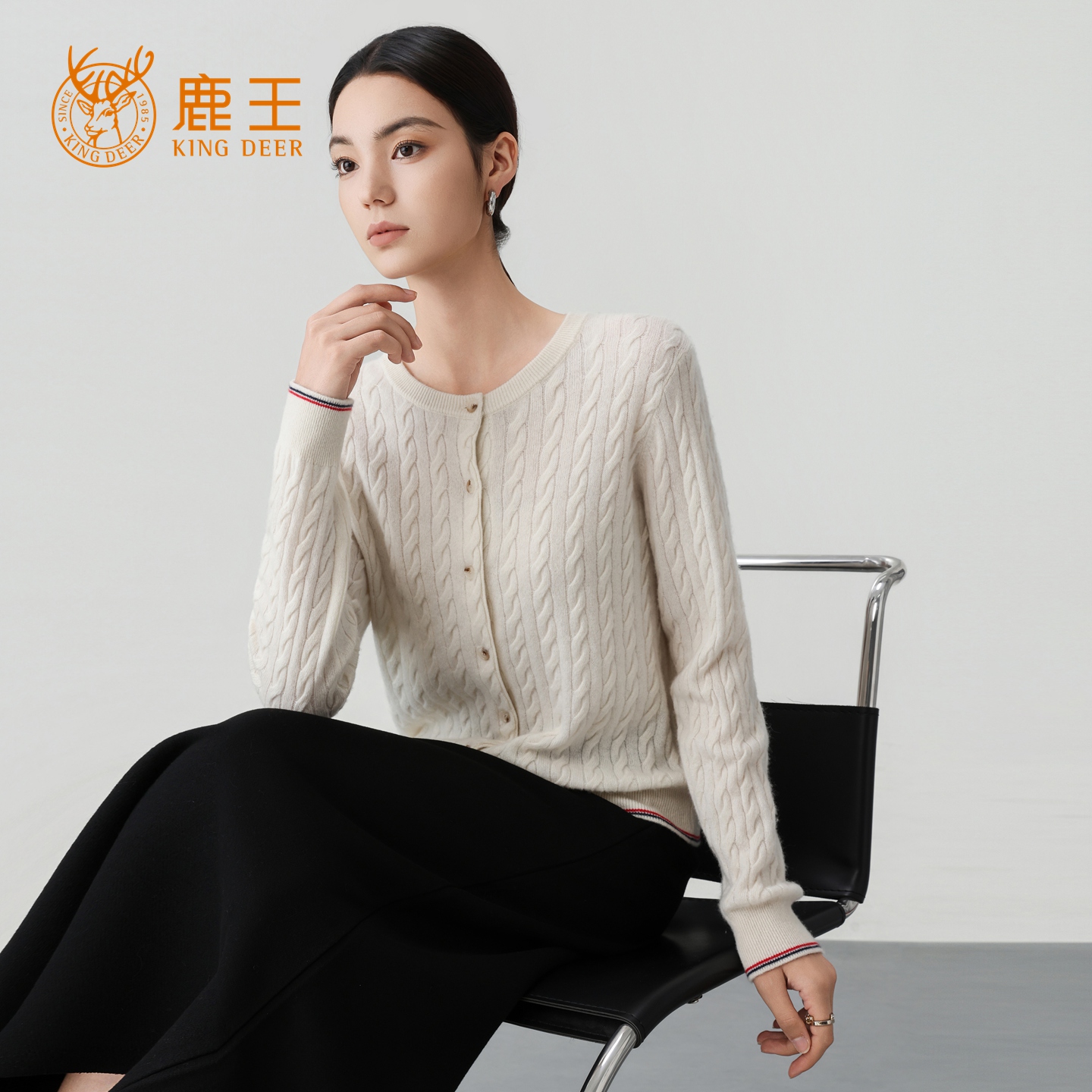 鹿王25秋冬新款女圆领100山羊绒绞花百搭针织开衫 4J9363