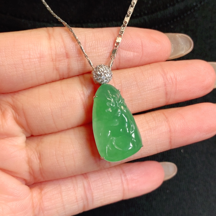 【闪购商品】颈饰18K金镶嵌翡翠小鹿