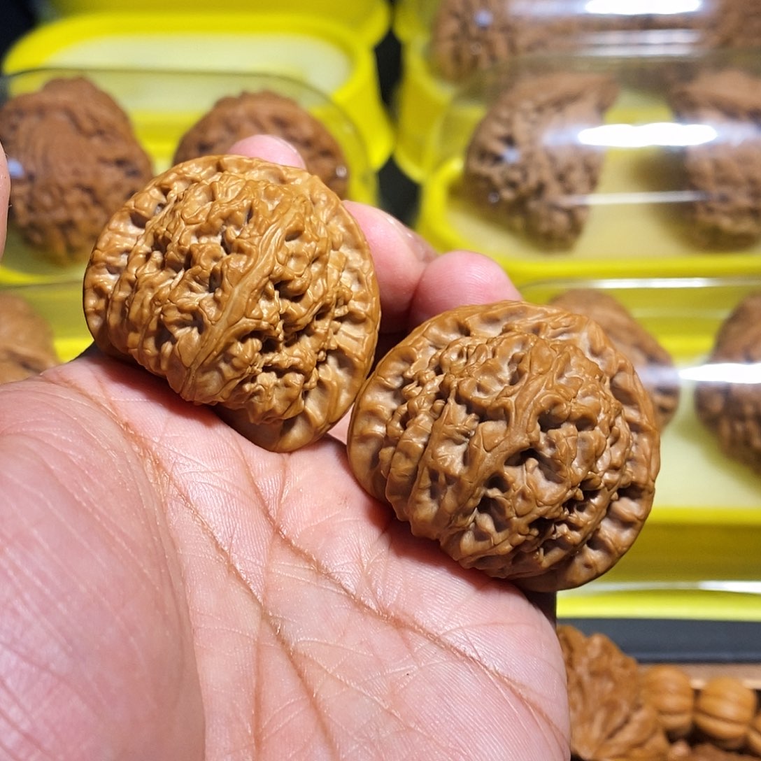 文玩核桃把件39三角白