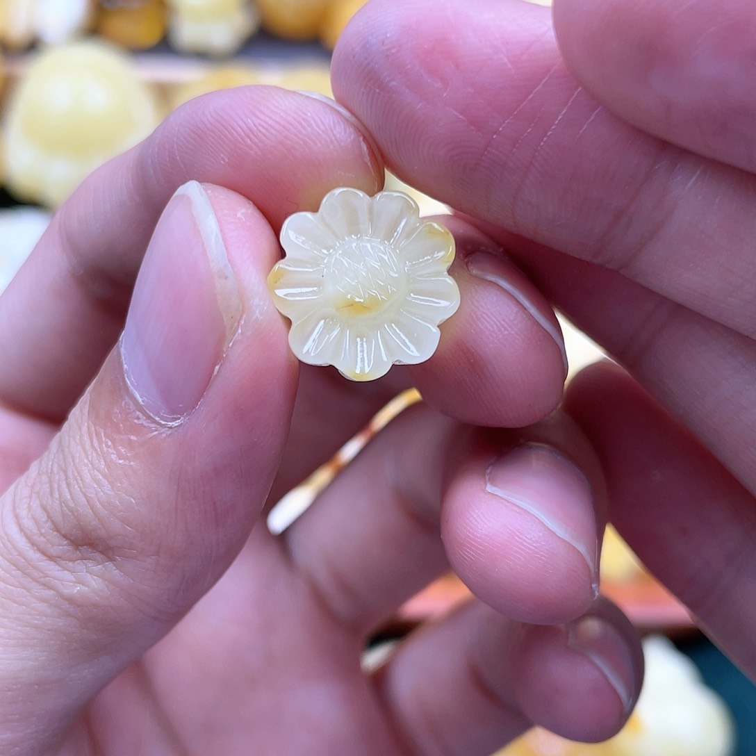 琥珀裸石未镶嵌蜜蜡