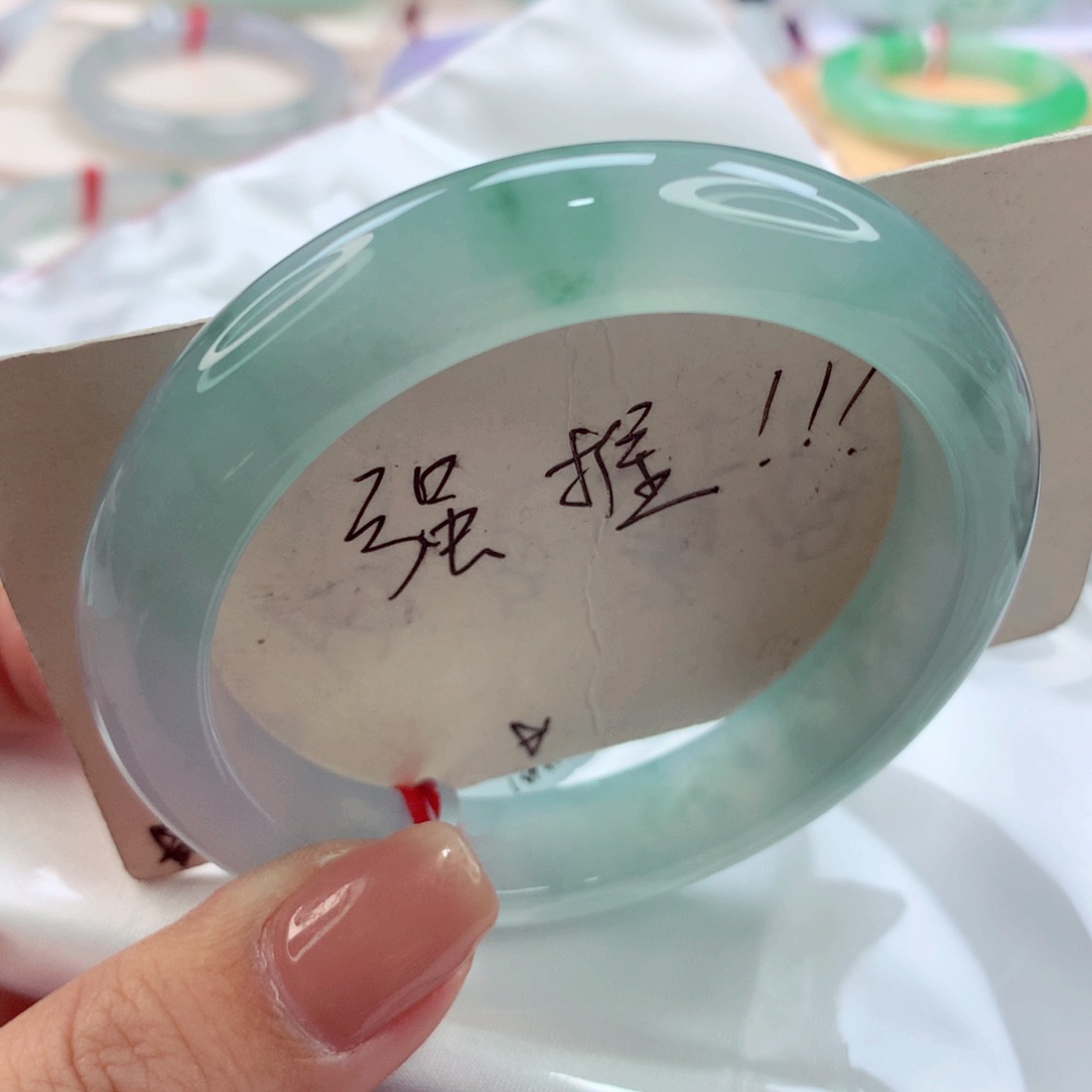 翡翠手镯未镶嵌海*师妹