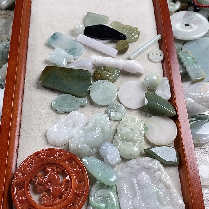 翡翠颈饰未镶嵌翡翠83