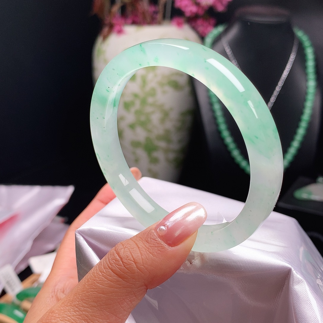 石英质玉未镶嵌手镯56