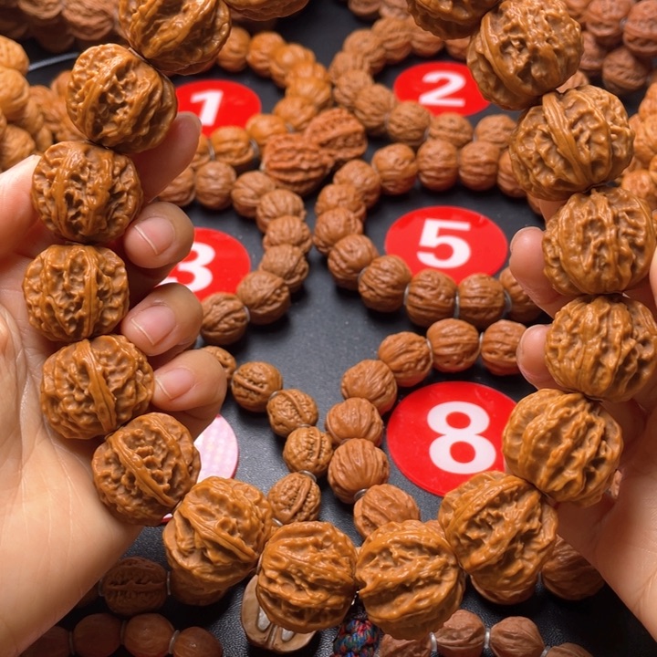 文玩核桃吊坠龙脊八棱