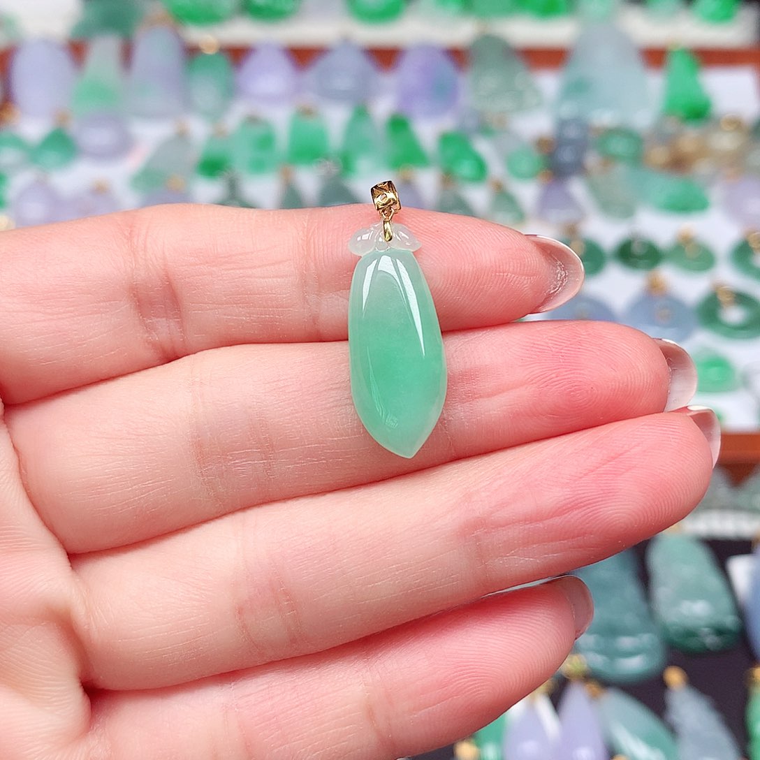 翡翠颈饰18K金镶嵌天然翡翠A货