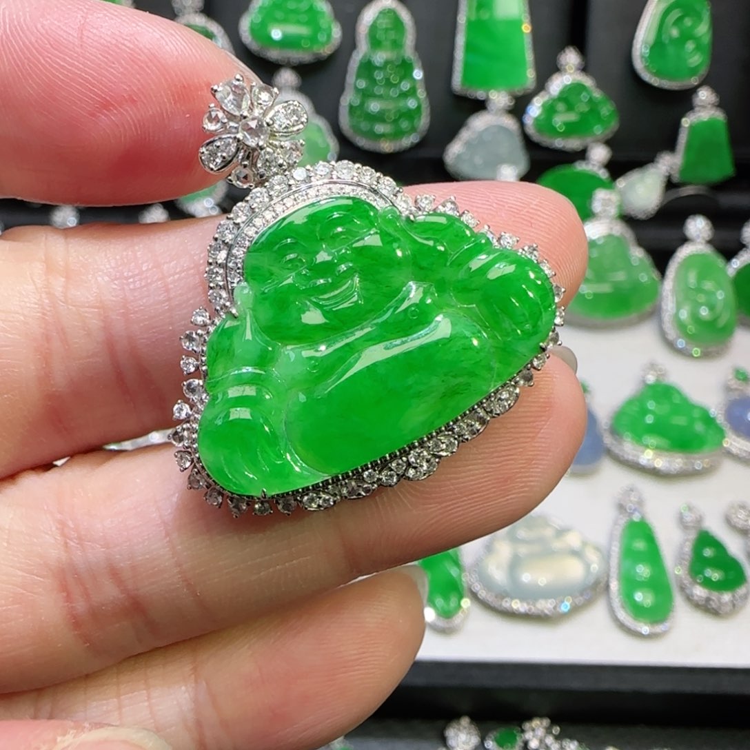 翡翠18K金镶嵌颈饰