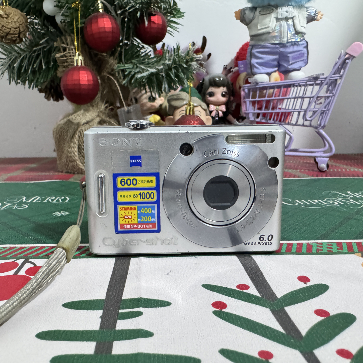 8新 Sony/索尼 索尼w30银色功能正常 配件齐全。成色新。配件内存