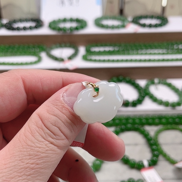 和田玉18K金镶嵌颈饰