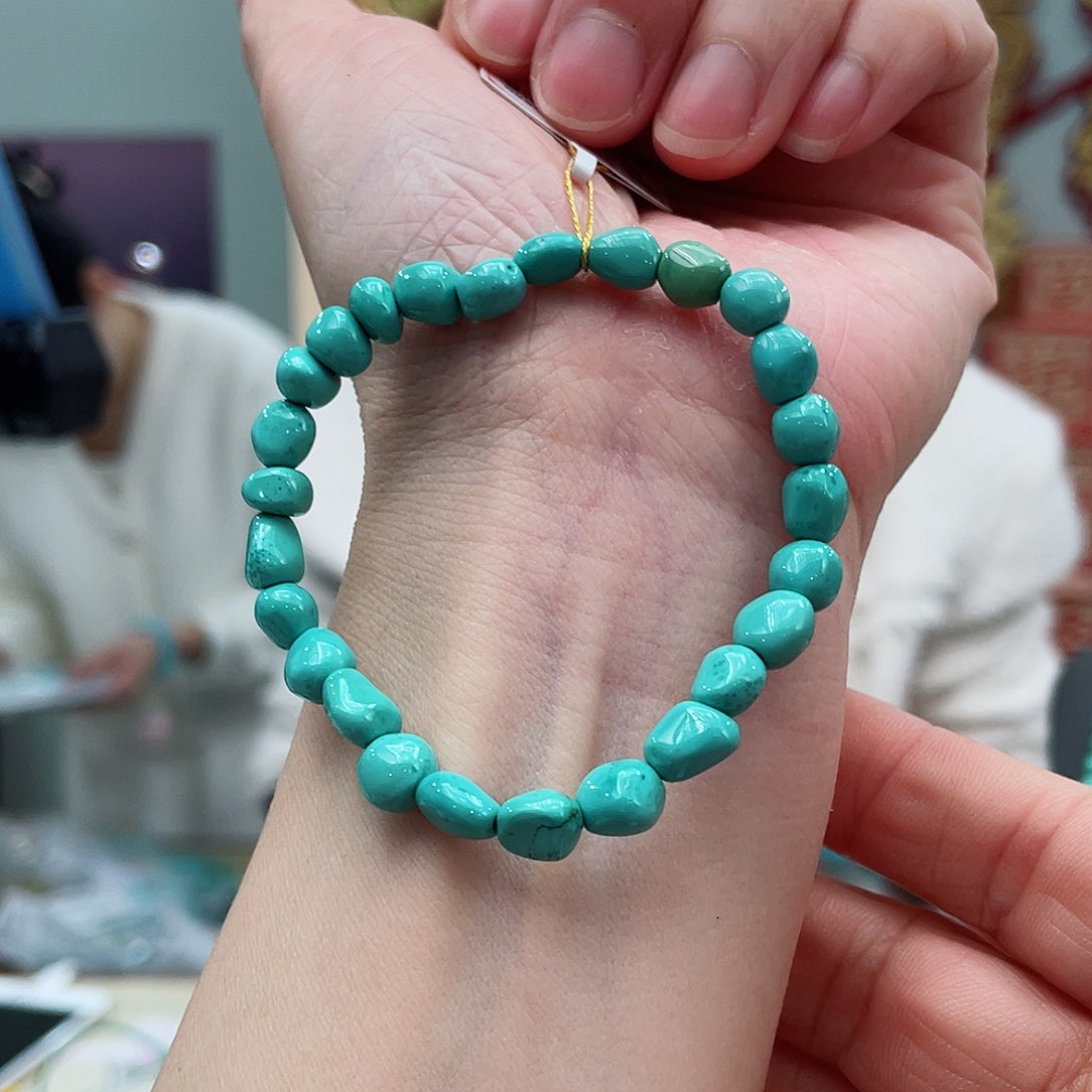 绿松石颈饰未镶嵌