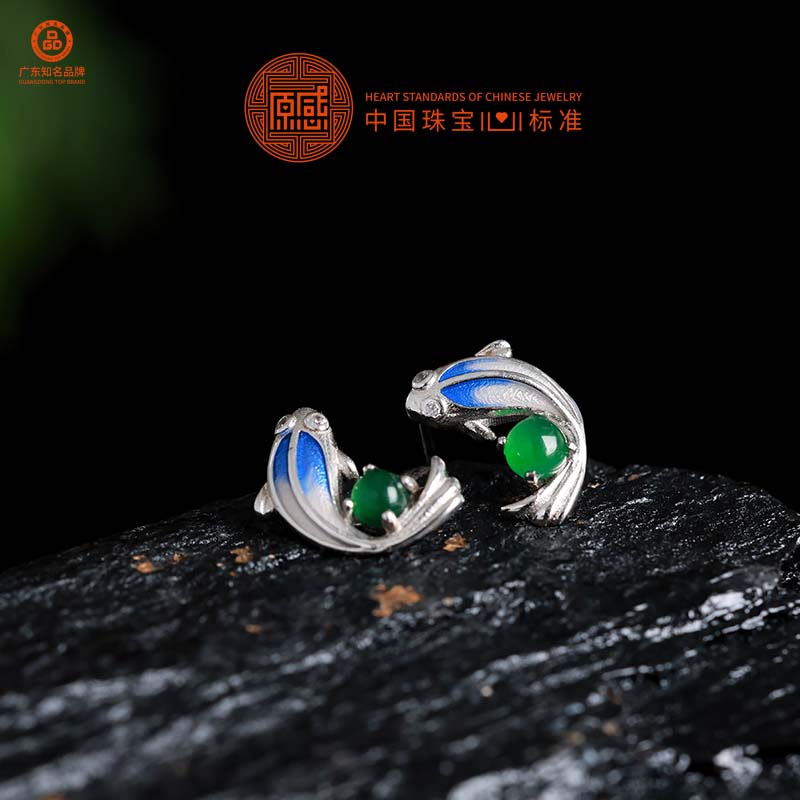 年年有鱼 翡翠绿蛋面小鱼耳钉