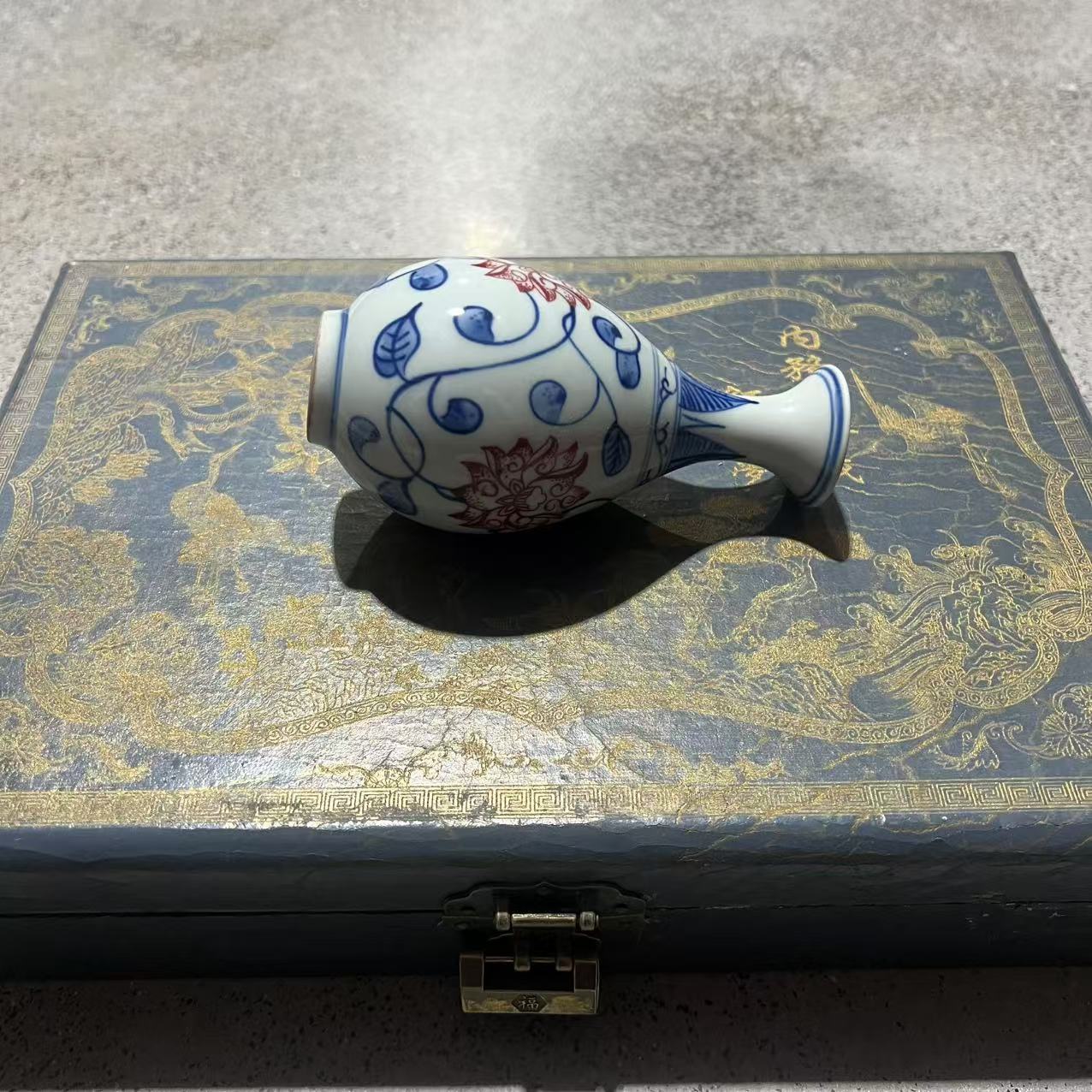 E526/AW  青花釉里红/赏瓶