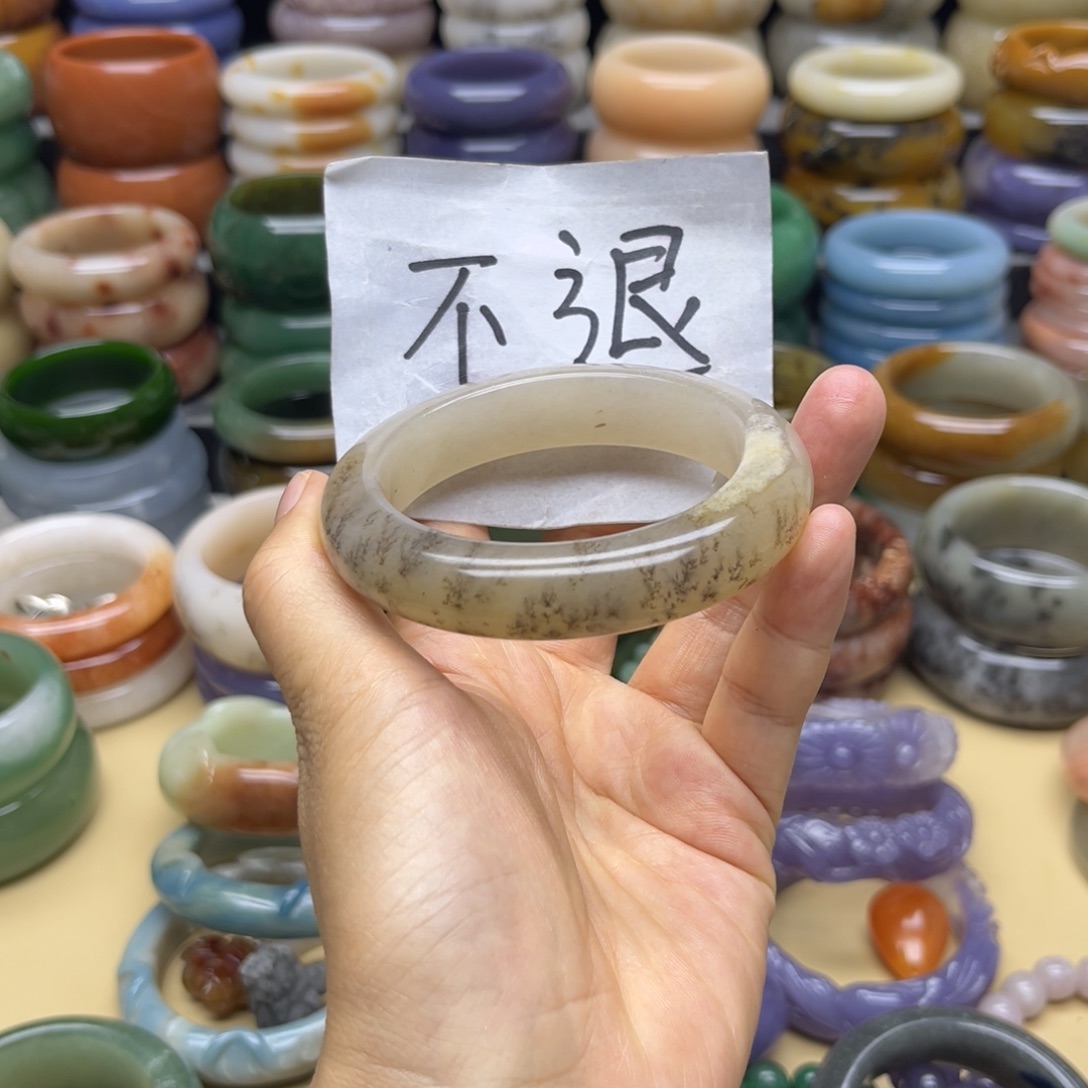 未镶嵌手镯石英质玉