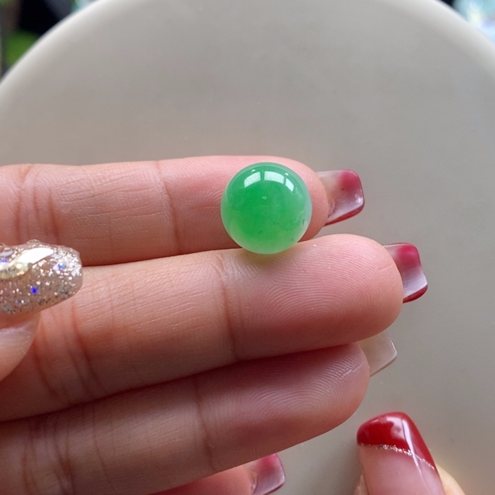 翡翠吊坠(不含链)未镶嵌翡翠一抹阳绿珠卡12.2