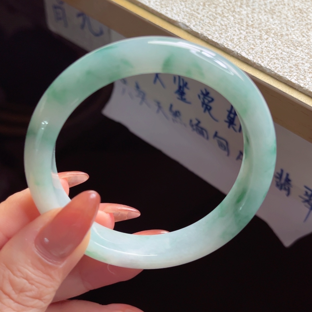 翡翠未镶嵌手镯手镯