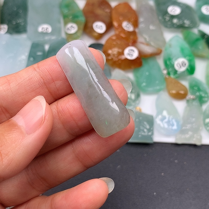 翡翠未镶嵌颈饰随型