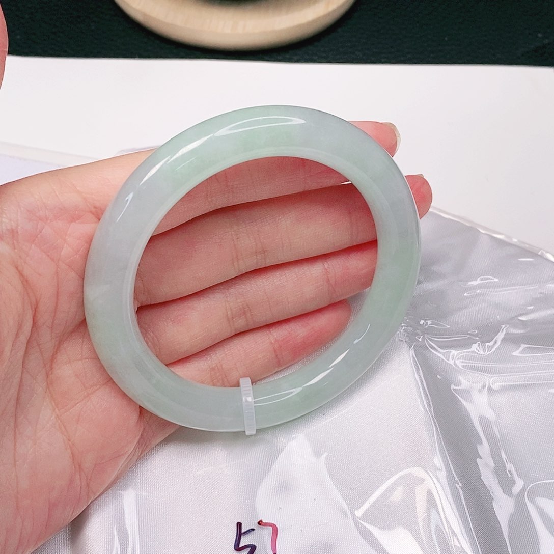 【闪购商品】翡翠手镯未镶嵌圆条