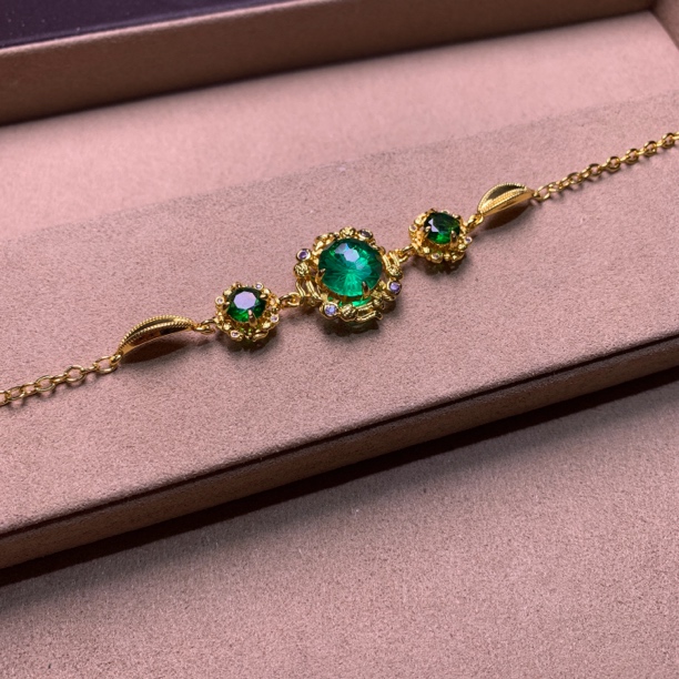 A 325  绿水镶嵌手链