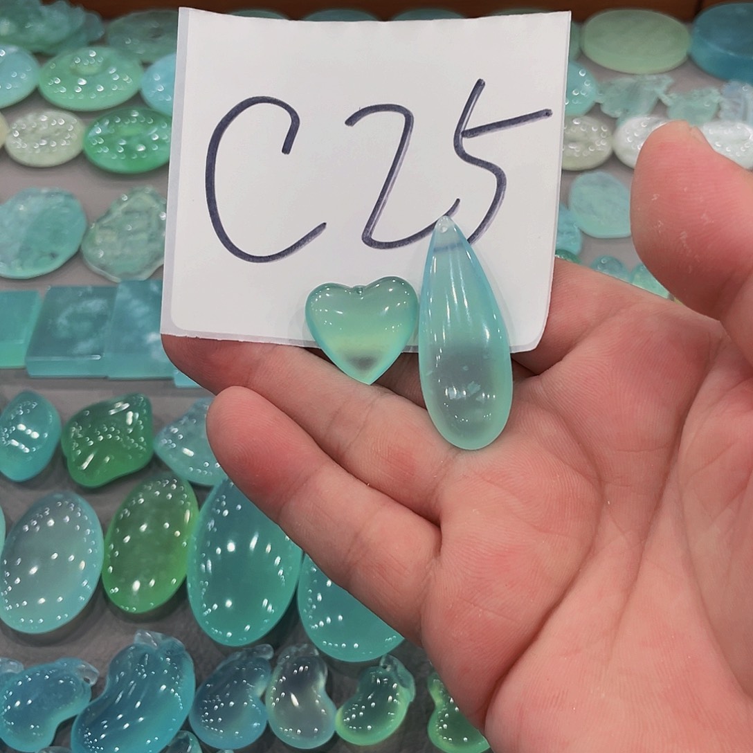 靠***腰蛇纹石玉未镶嵌颈饰