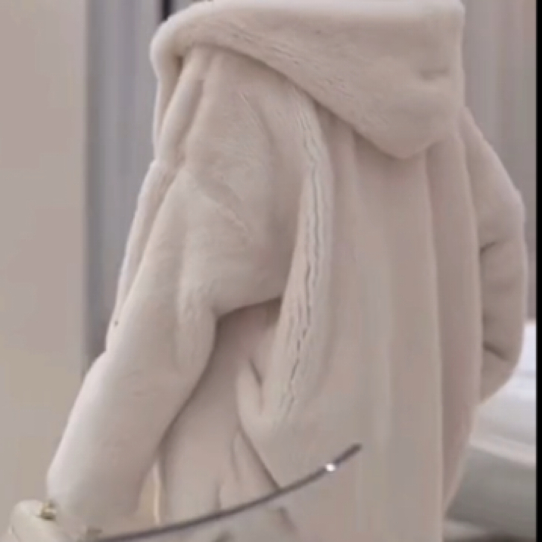 海宁新款时尚冬季舒适高级短款连帽外套潮流百搭宽松