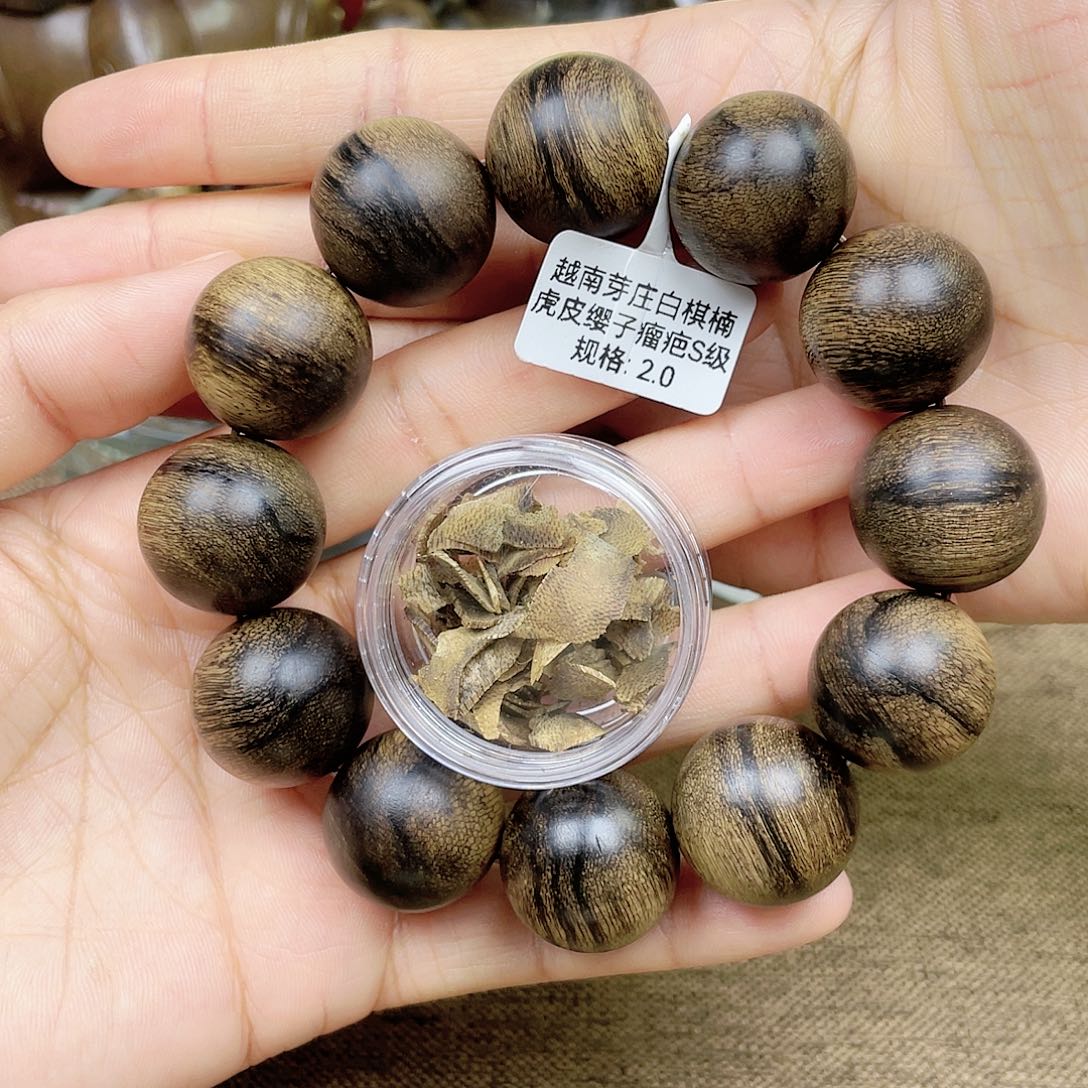 沉香碎屑沉香云****韦➕沉香佛珠越南芽庄白奇楠虎皮瘤疤料