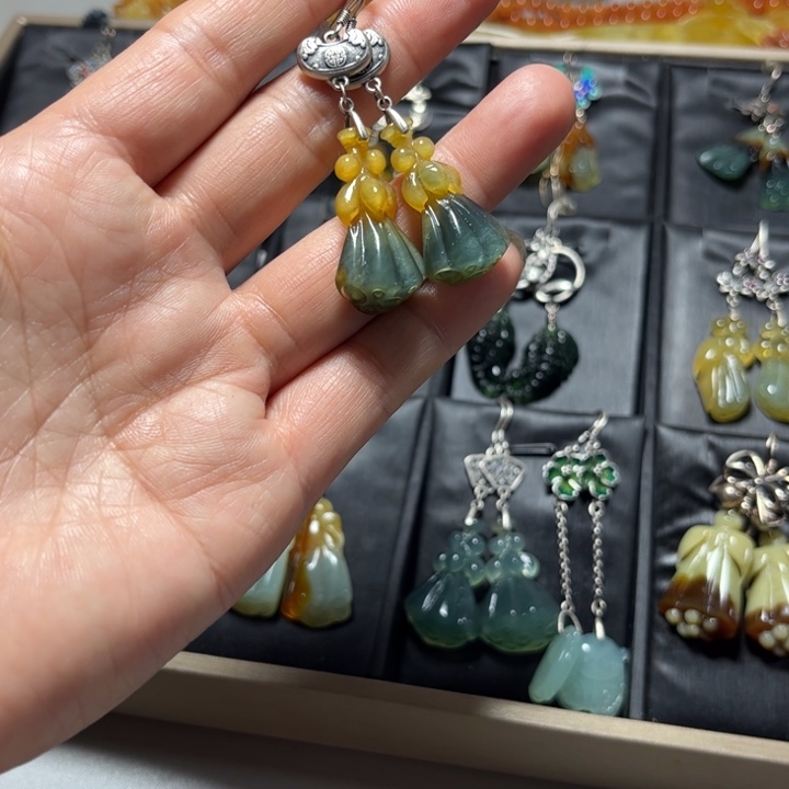 蛇纹石玉耳饰未镶嵌