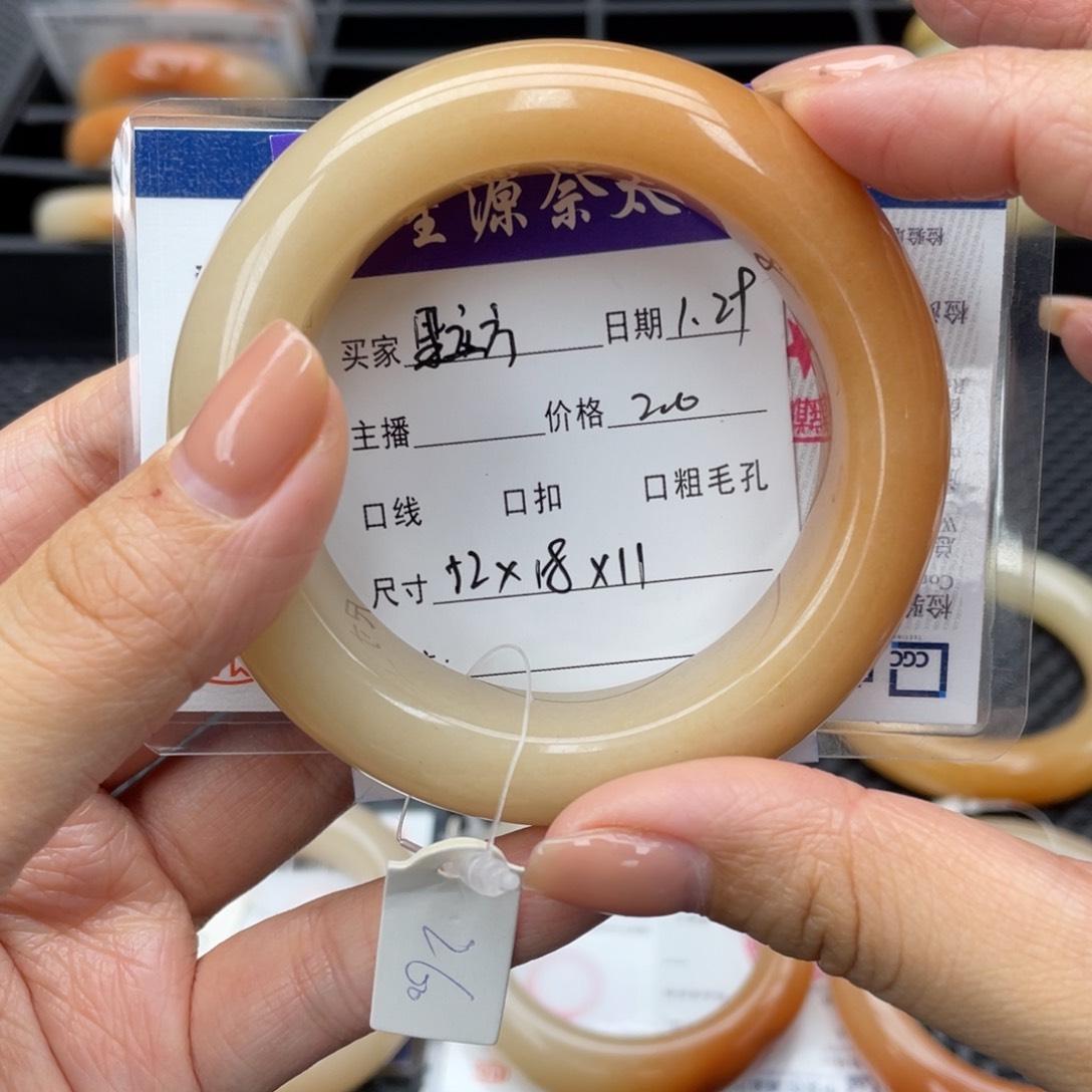 石英质玉手镯未镶嵌果**.