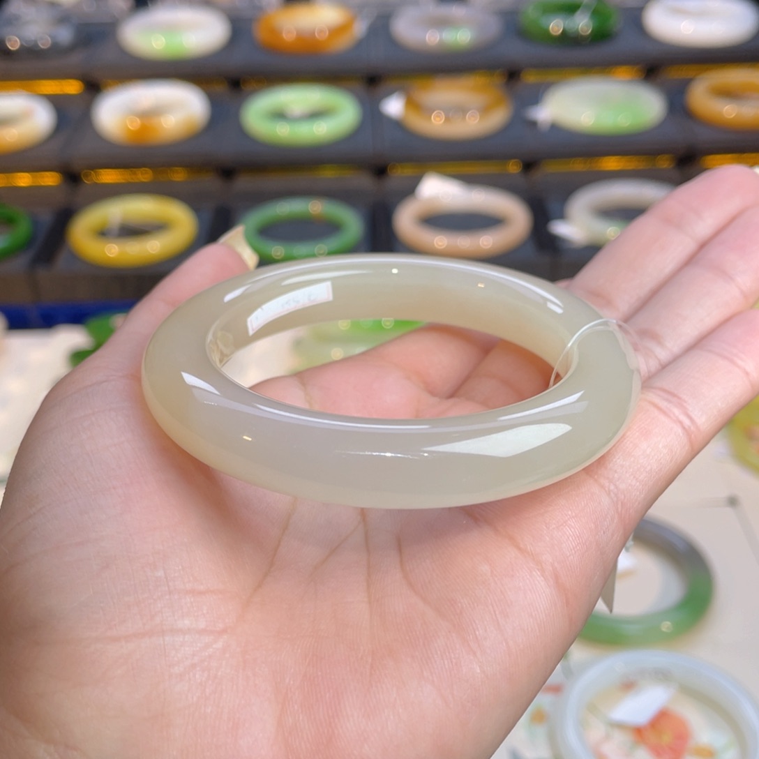 和田玉手镯未镶嵌冰粉