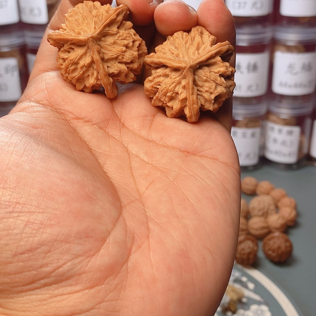 39尺寸全品盘山三棱文玩核桃