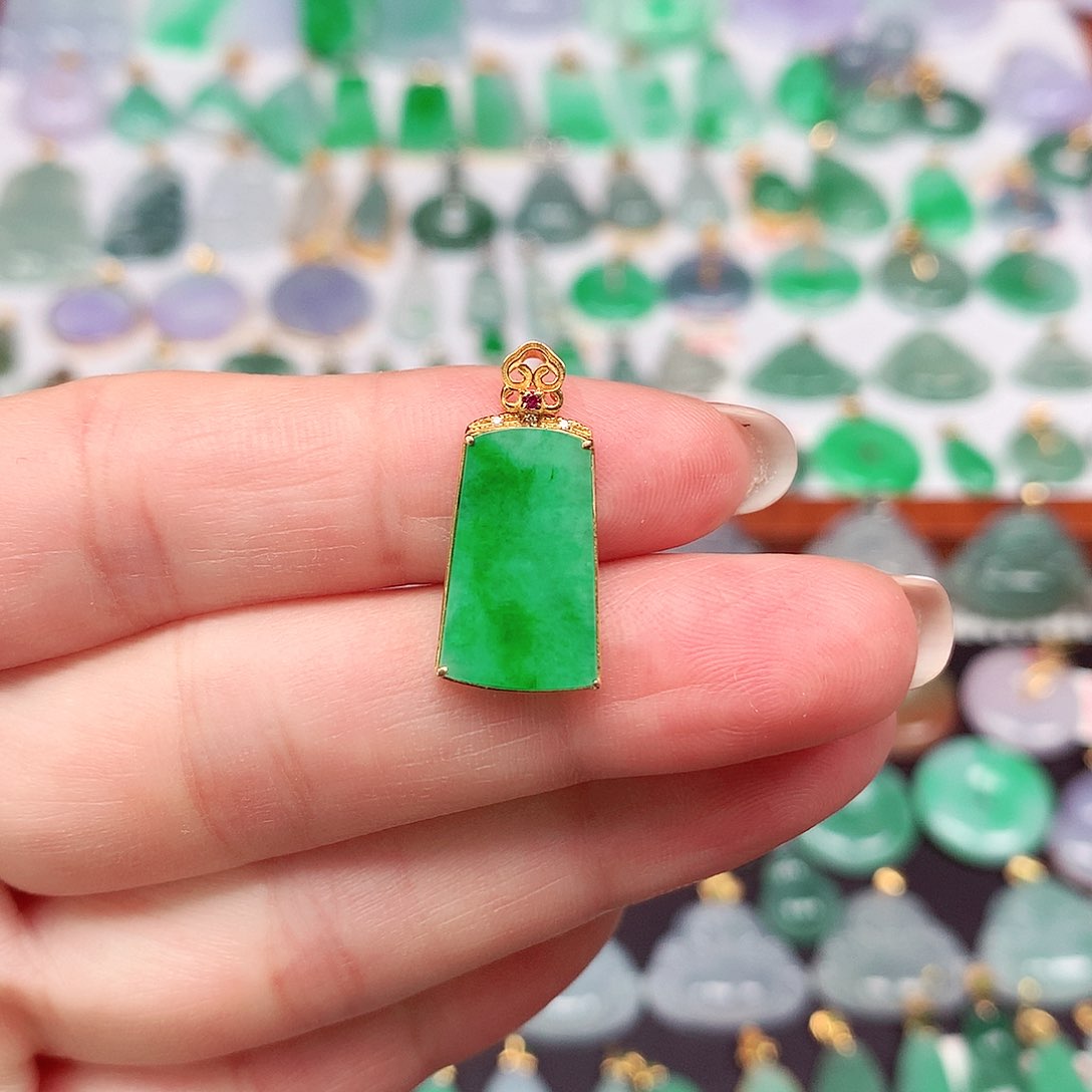 翡翠颈饰18K金镶嵌天然翡翠A货