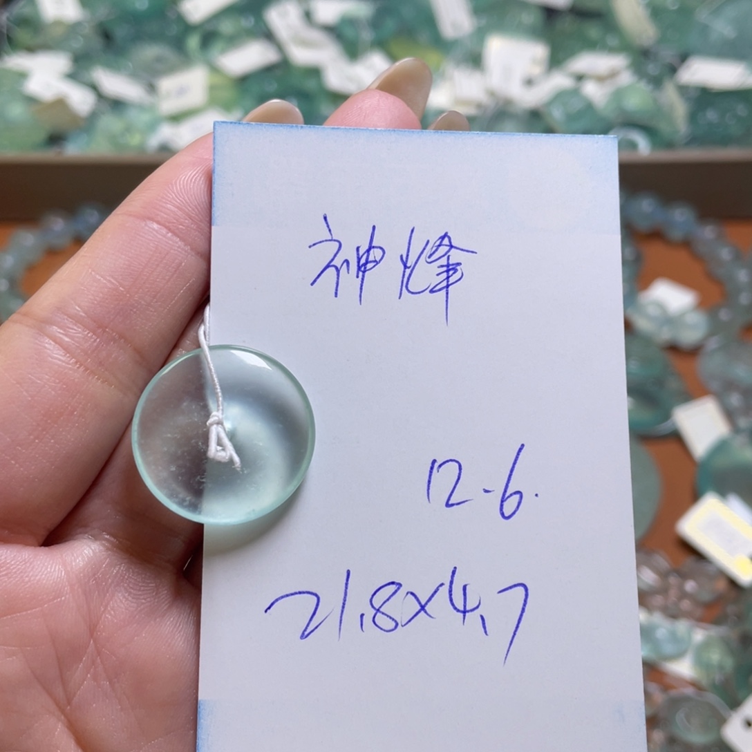 神***c蛇纹石玉未镶嵌颈饰