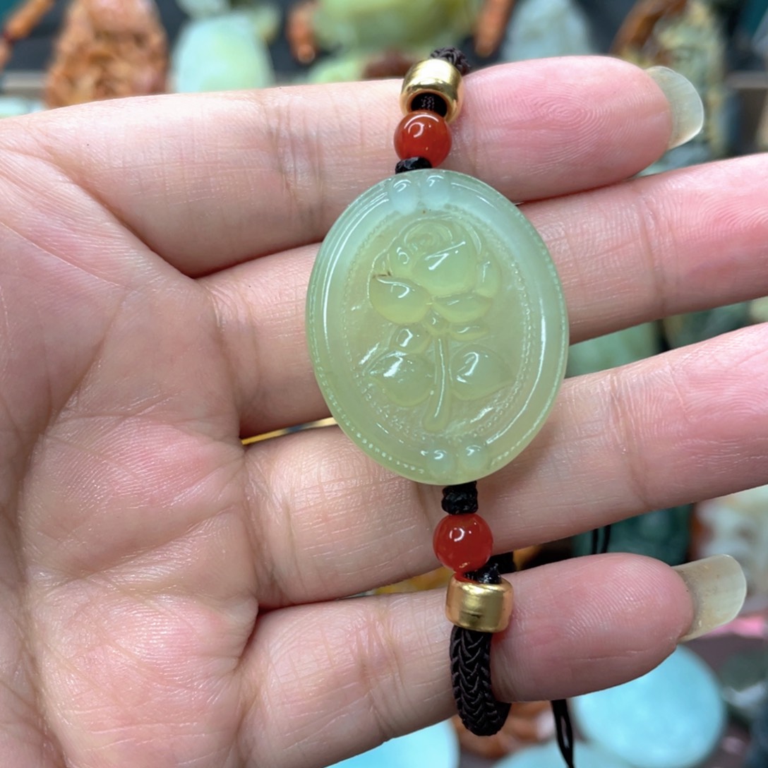 蛇纹石玉颈饰未镶嵌