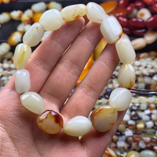 和田玉颈饰未镶嵌