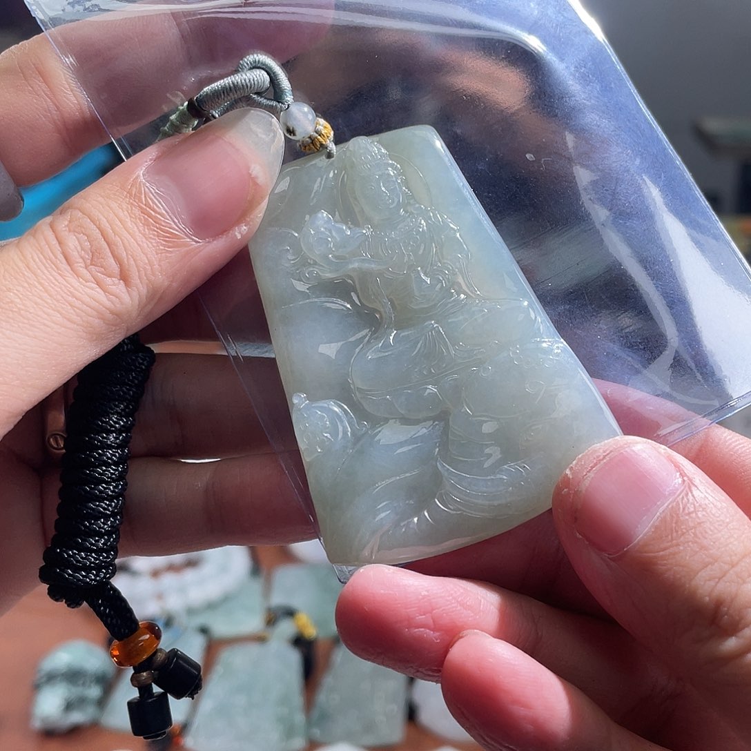 她****翡翠未镶嵌颈饰翡翠