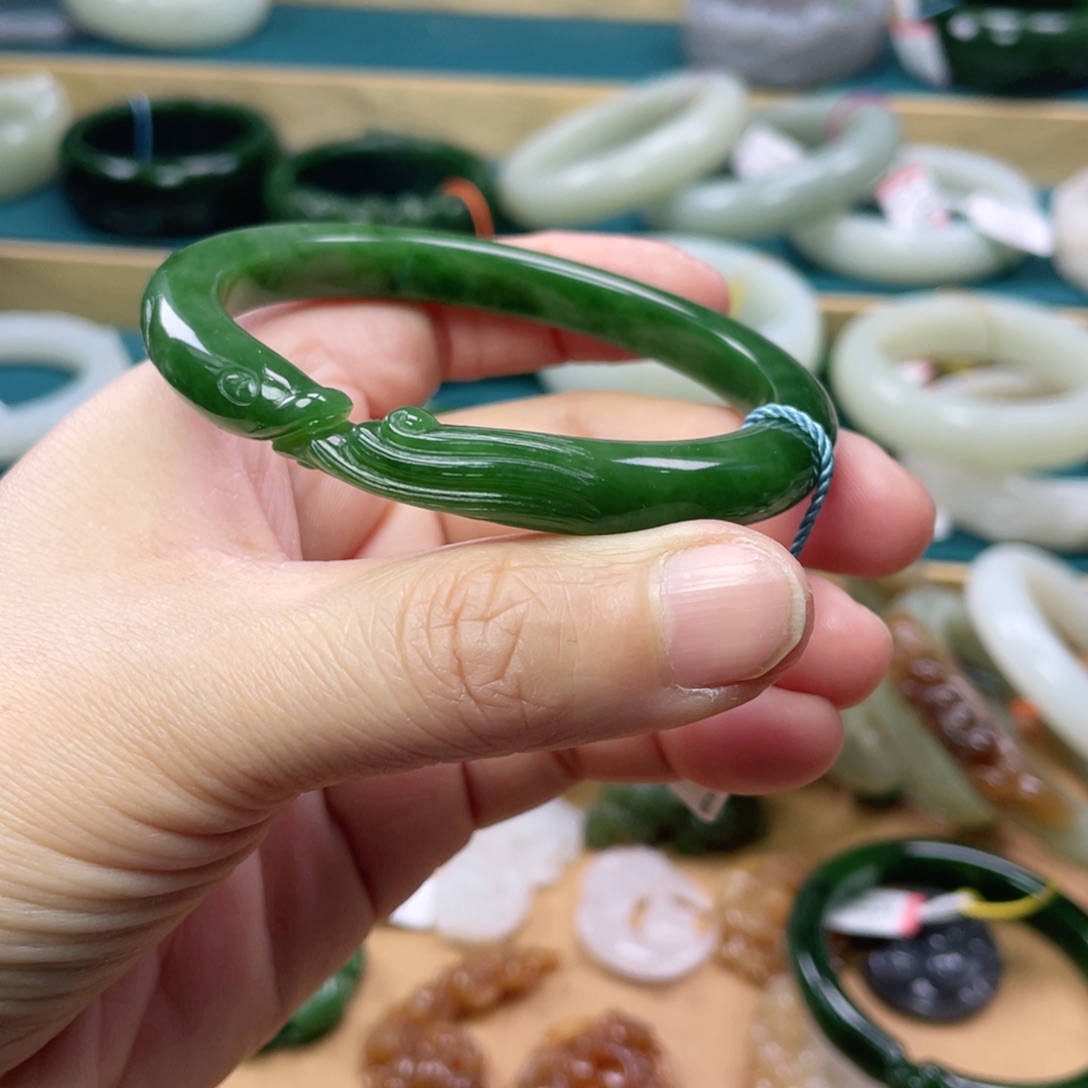 未镶嵌手镯和田玉