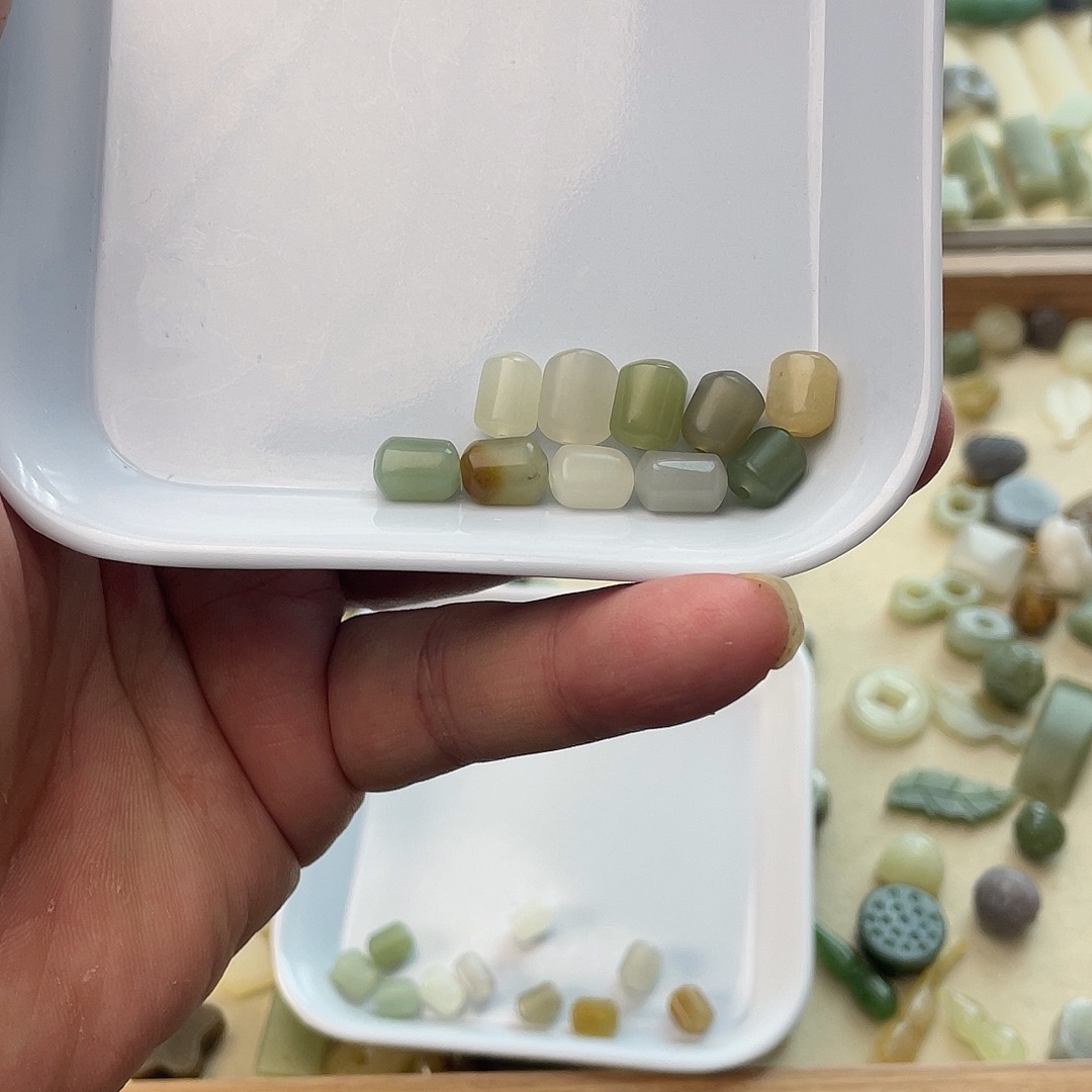 昕***和田玉未镶嵌珠宝半成品