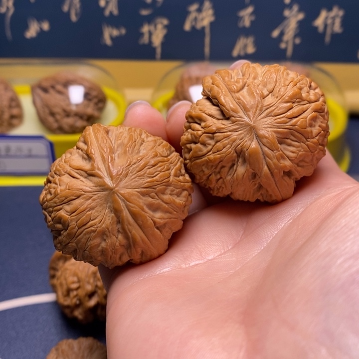 文玩核桃吊坠不**坏御尊