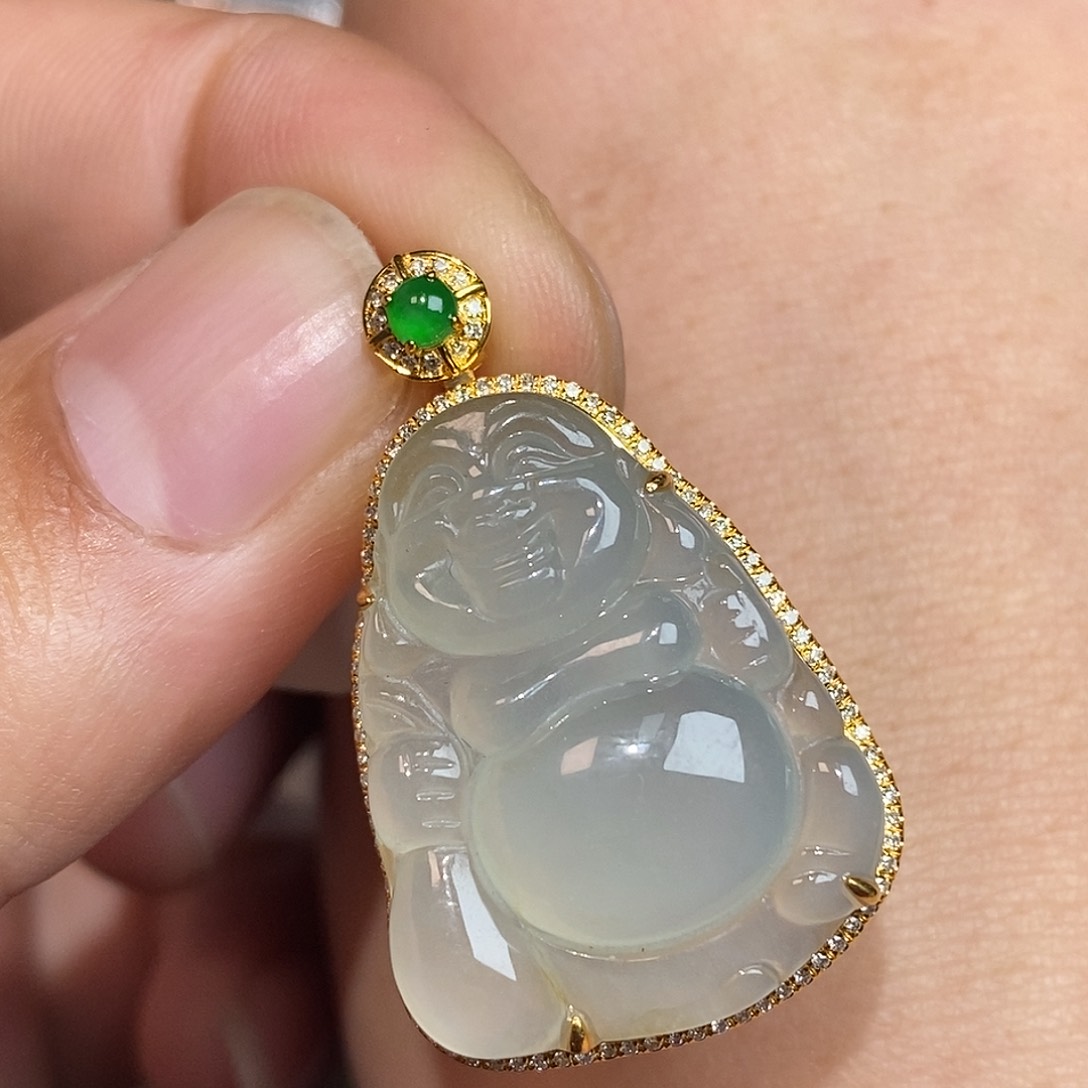 翡翠颈饰18K金镶嵌站佛