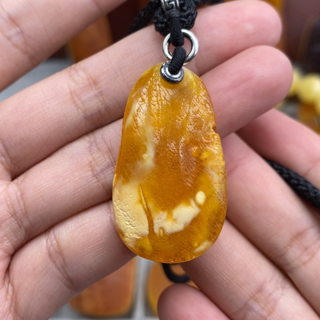琥珀吊坠(赠链)未镶嵌