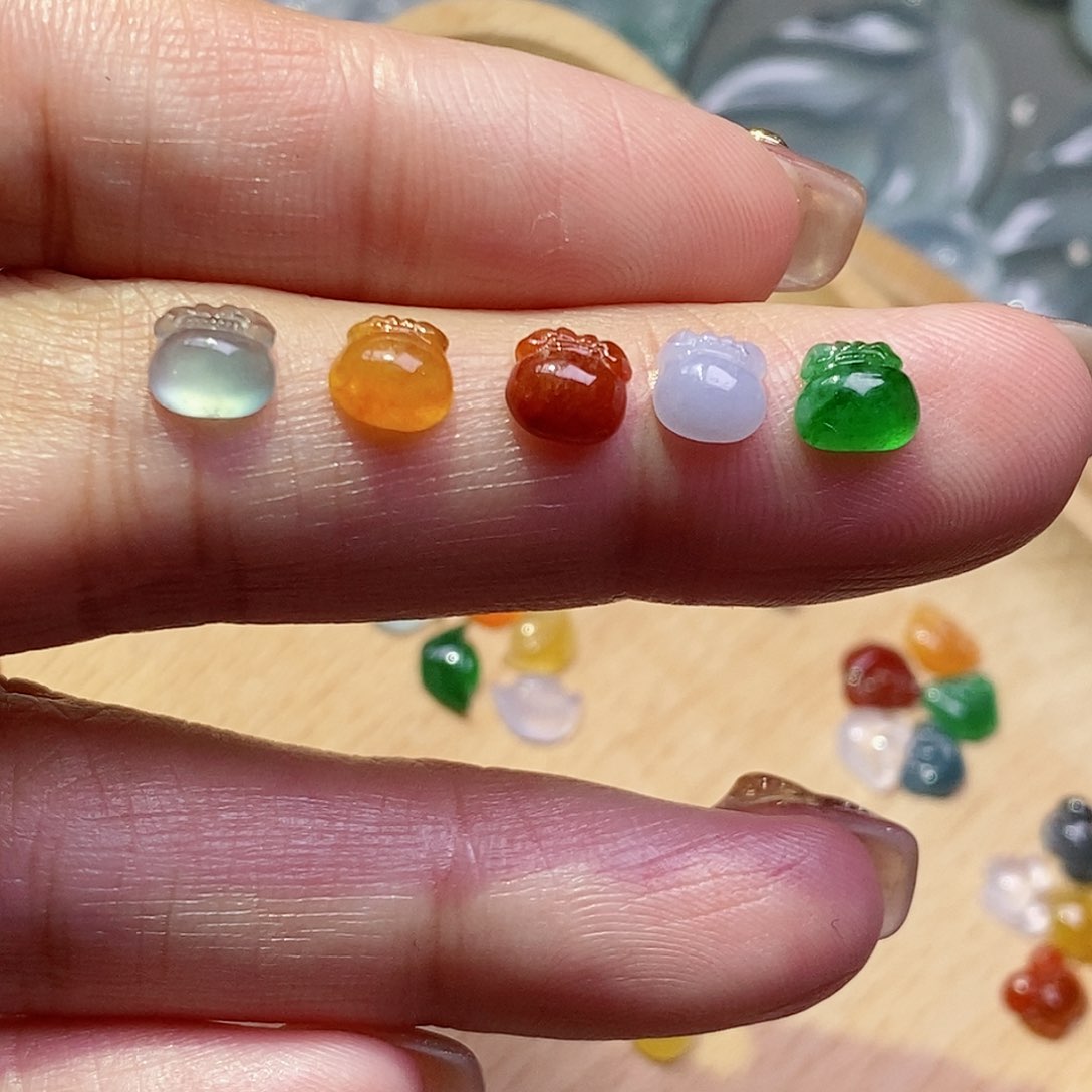 翡翠颈饰未镶嵌翡翠