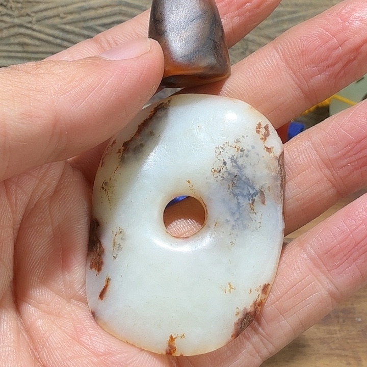 和田玉未镶嵌挂件莎****!