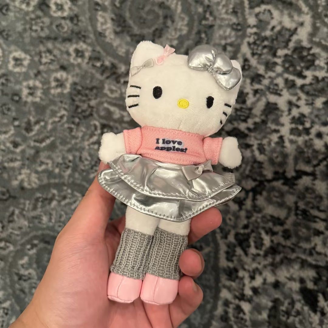 【台北限定】Hello Kitty 粉衣服银裙长腿Kitty 玩偶钥匙扣