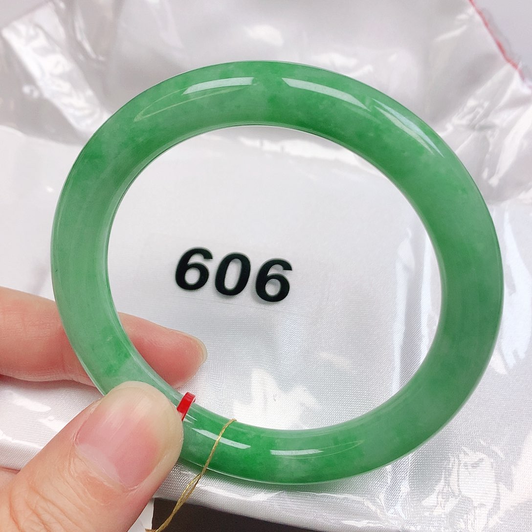 翡翠手镯未镶嵌抖音606
