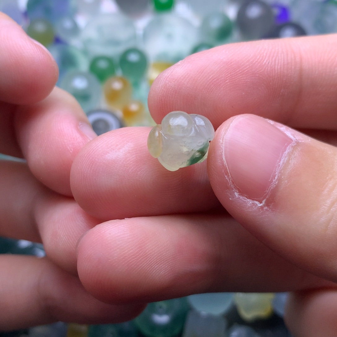 定制翡翠未镶嵌挂件