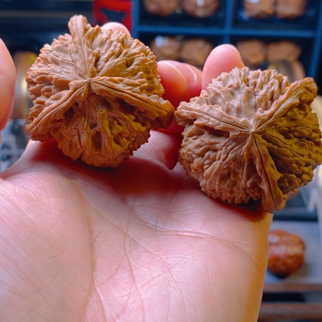 精品核桃把件47白奔